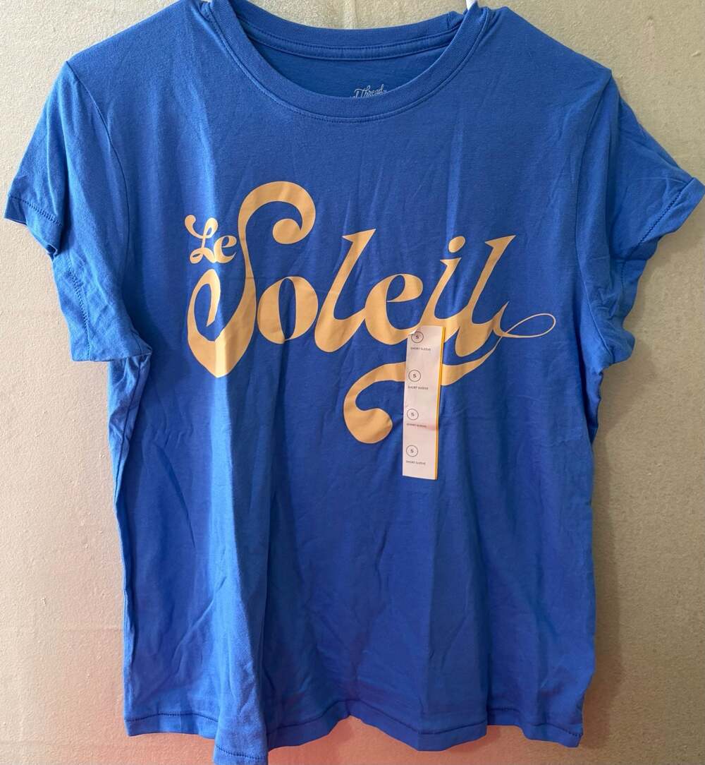 Universal Thread Women's Le Soleil Graphic Short Sleeve T-Shirt